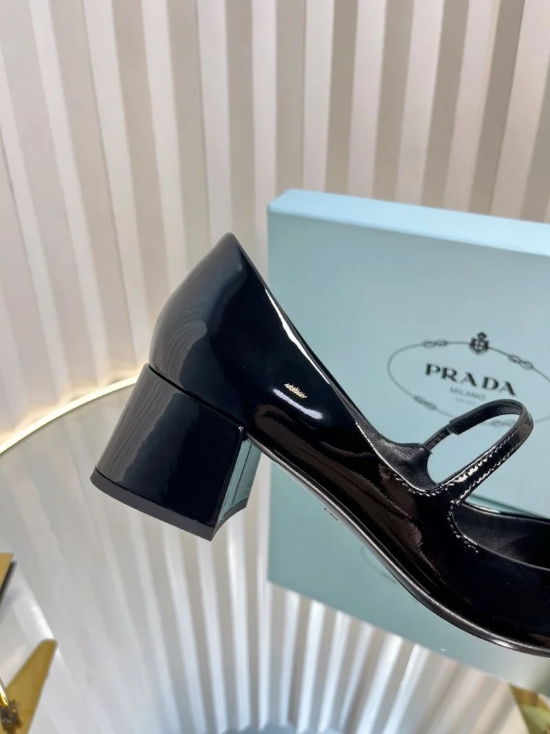 Trendsetting Prada Heeled Shoes 34848