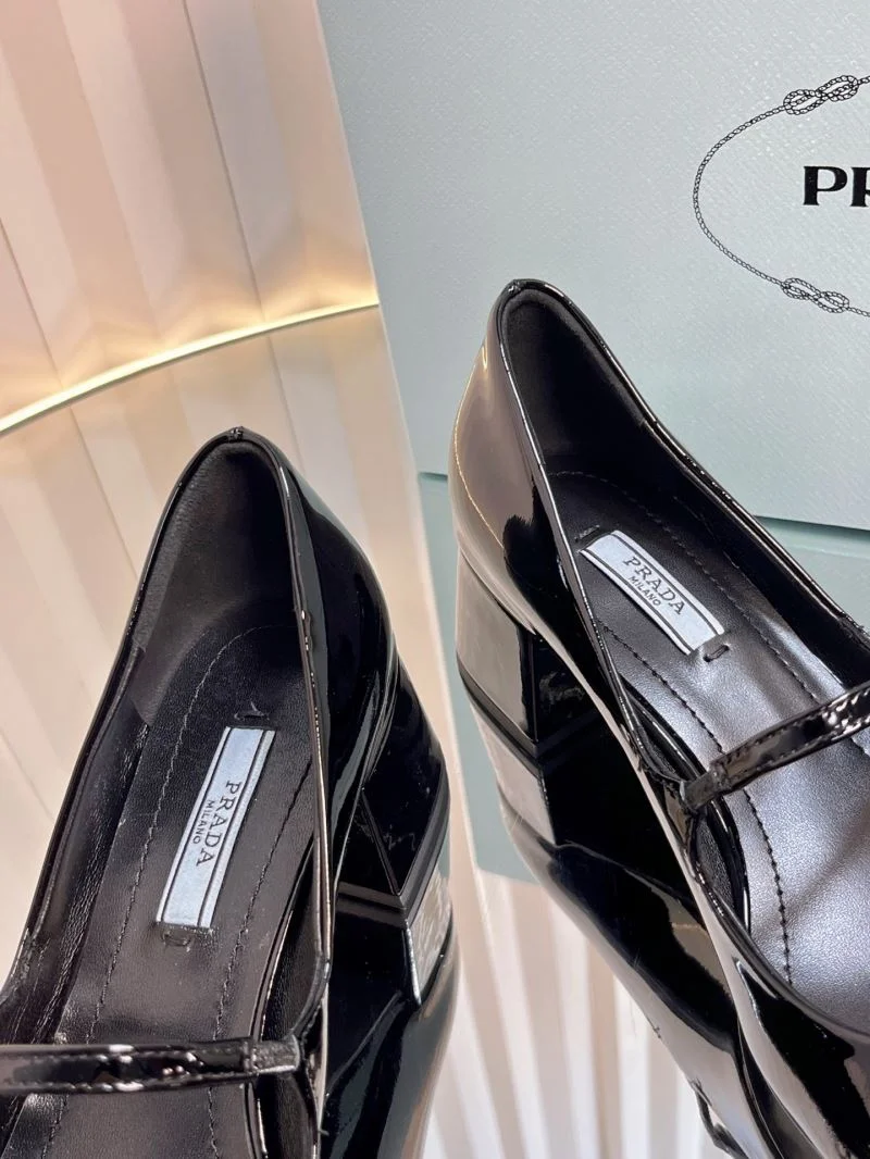 Trendsetting Prada Heeled Shoes 34848