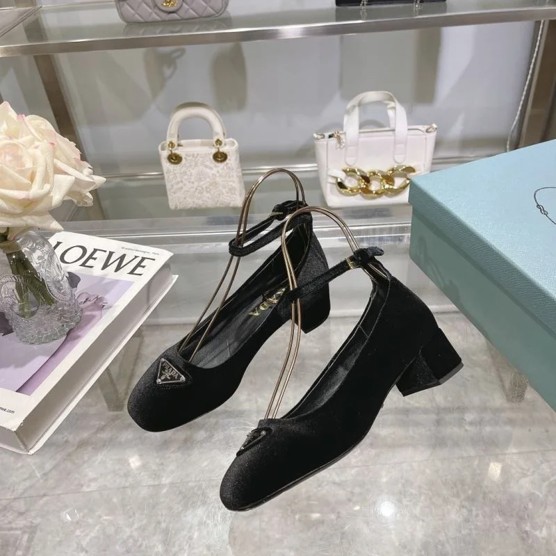 Prada Heeled Shoes Minimalist 34224