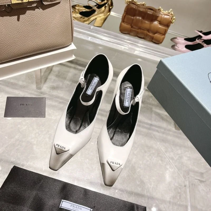 Prada Heeled Shoes Fashionable 34223