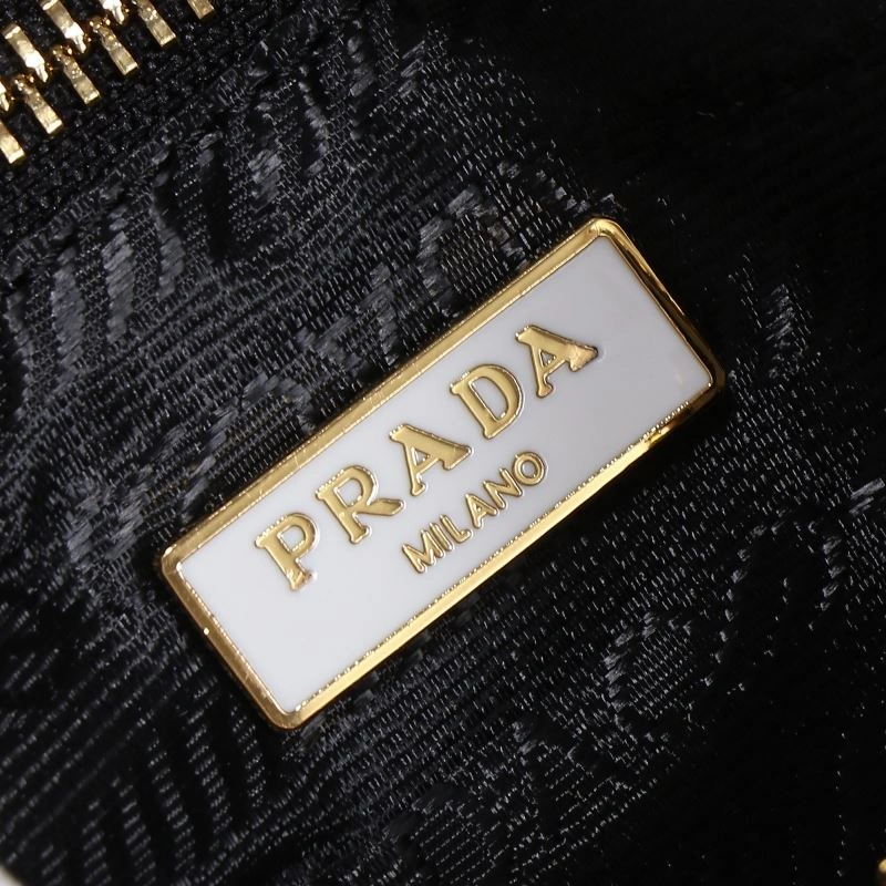 Prada Hobo Bags Trendy 87316
