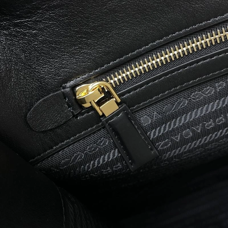 Prada Hobo Bags Snug 75139