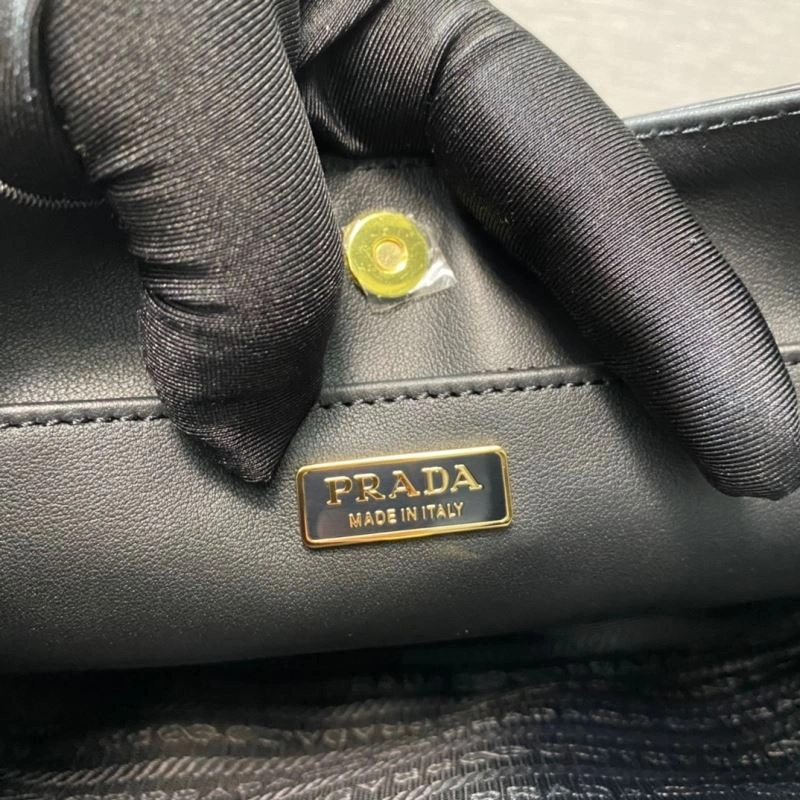 Prada Hobo Bags Chic 75146