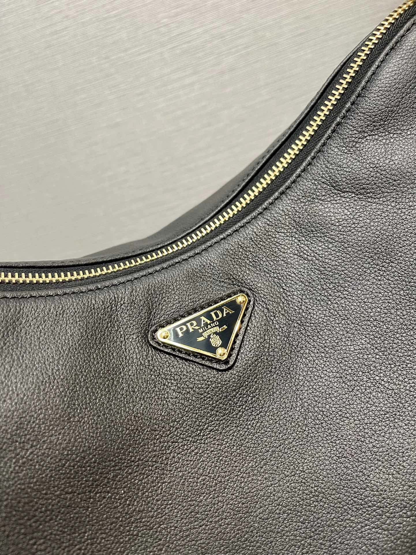 Resilient Prada Hobo Bags 71679