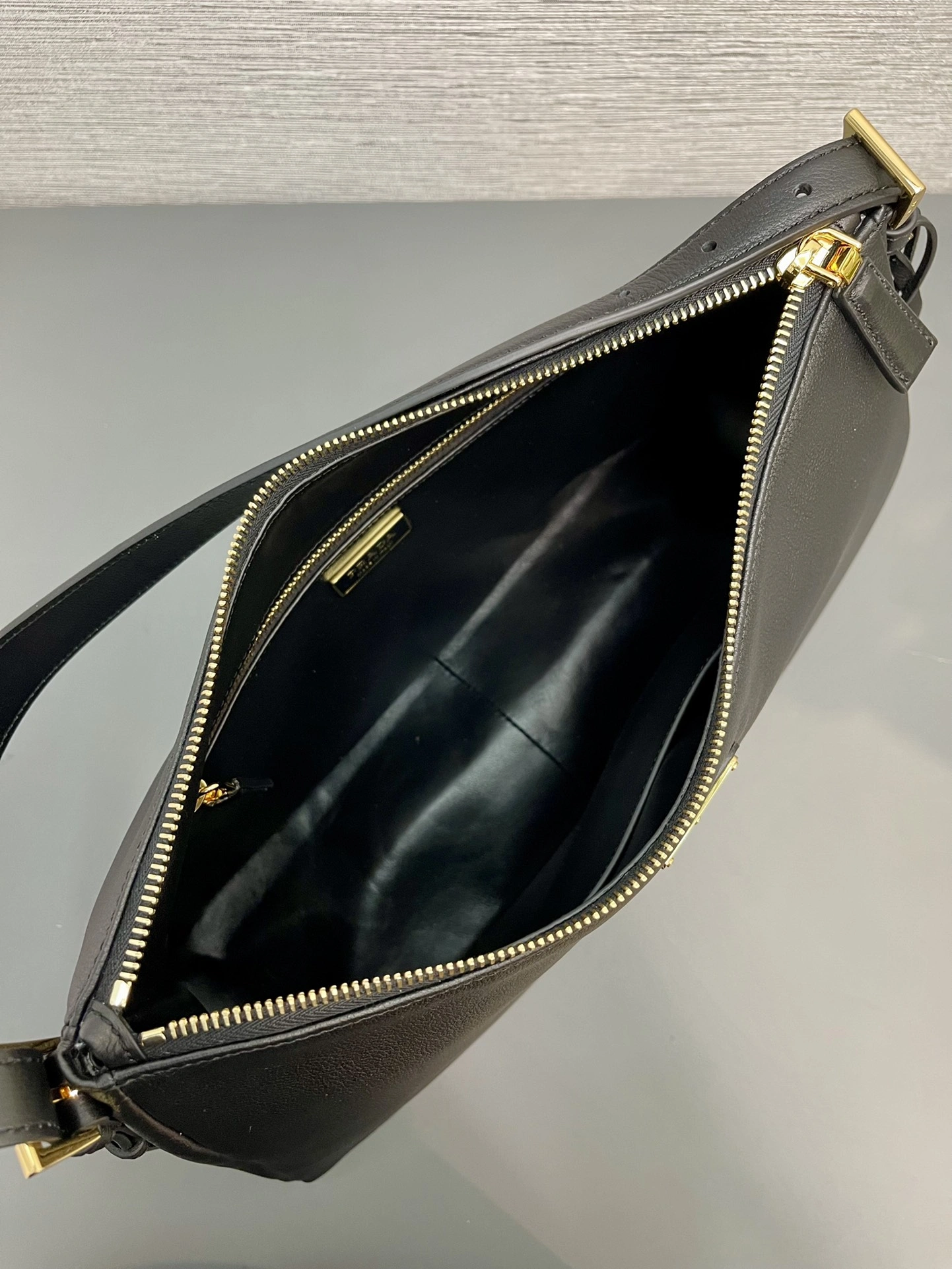 Resilient Prada Hobo Bags 71679