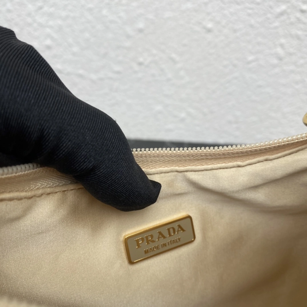 WaterResistant Prada Hobo Bags 71677