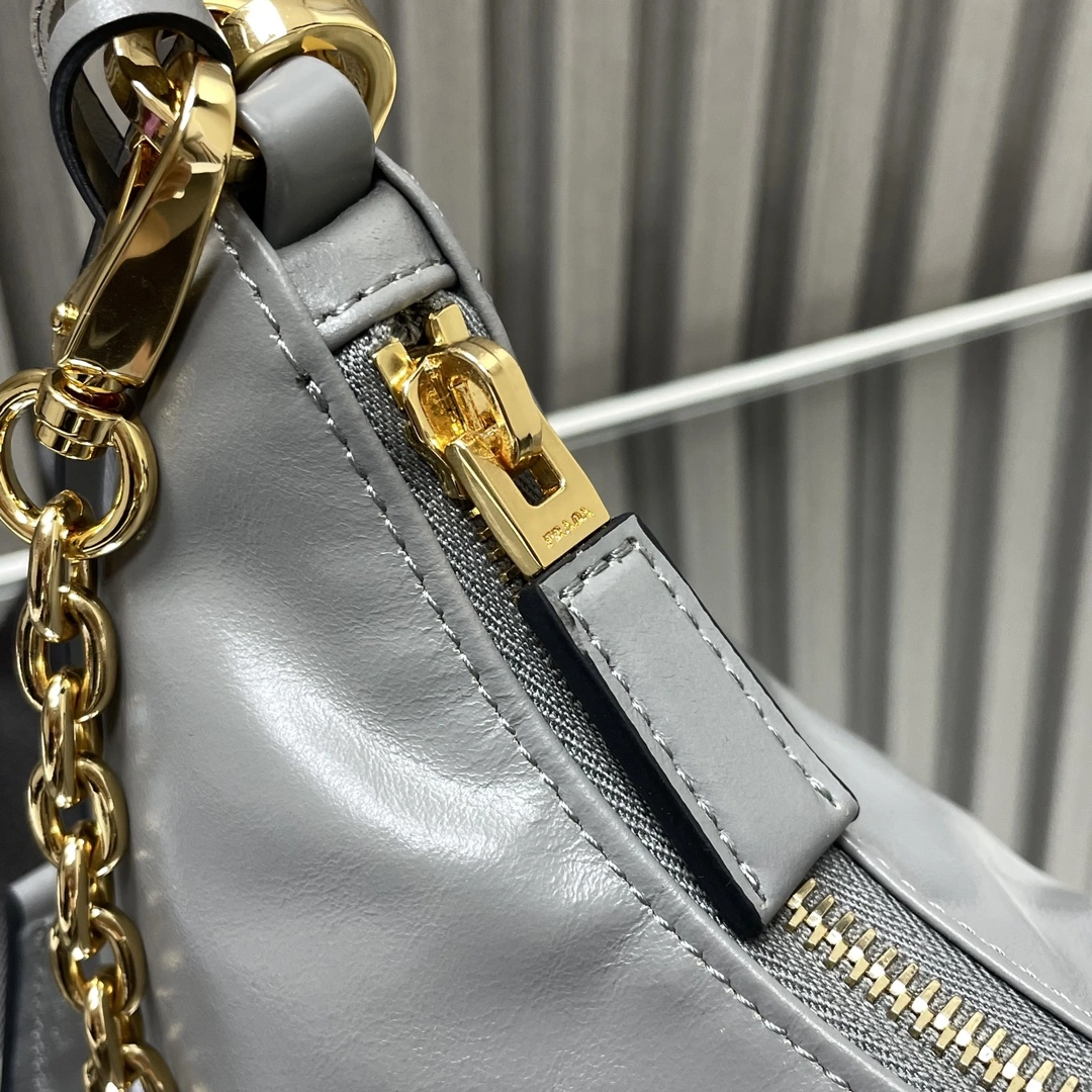 Prada Hobo Bags Sophisticated 71670
