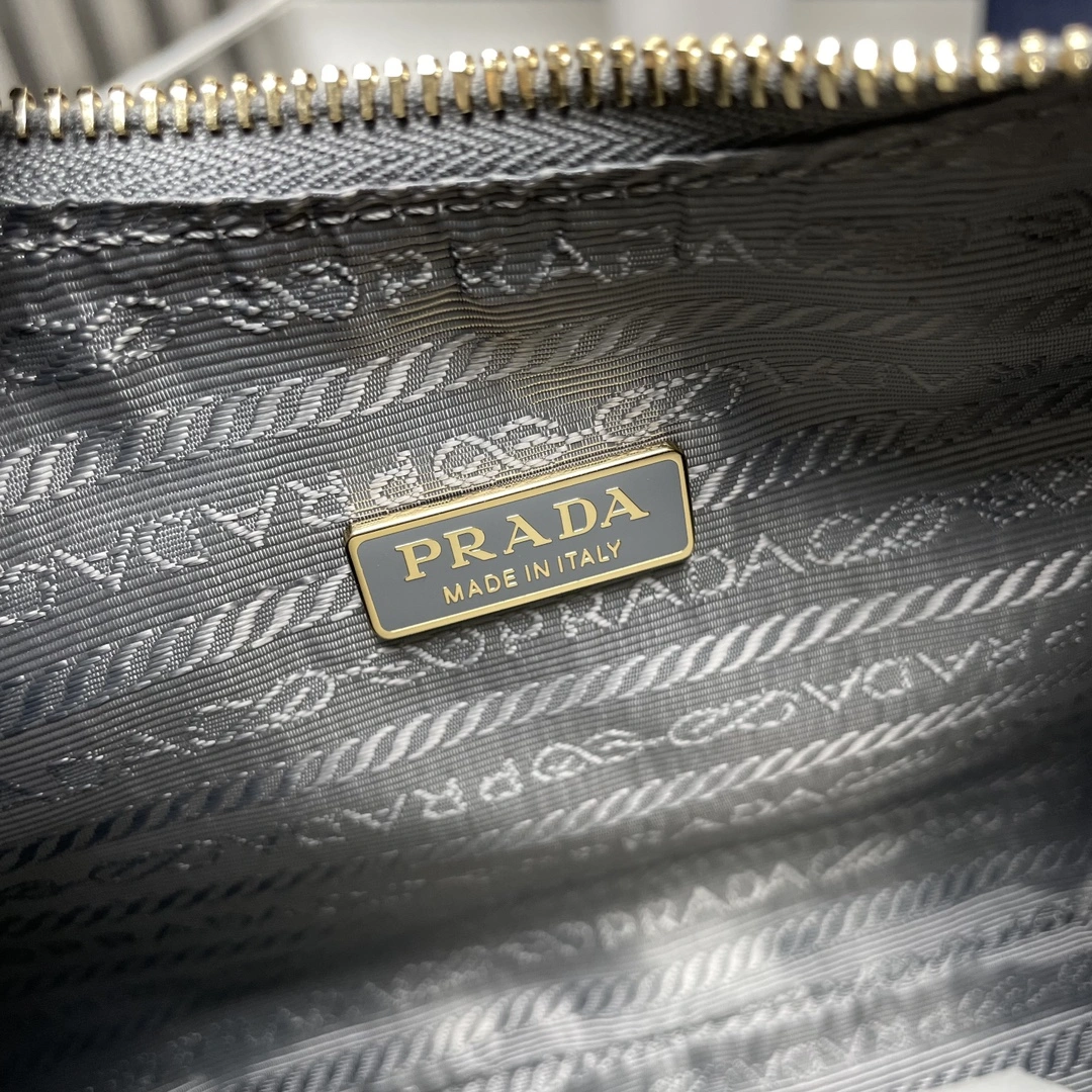 Prada Hobo Bags Sophisticated 71670