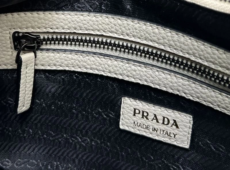 Prada Hobo Bags RelaxedFit 83041