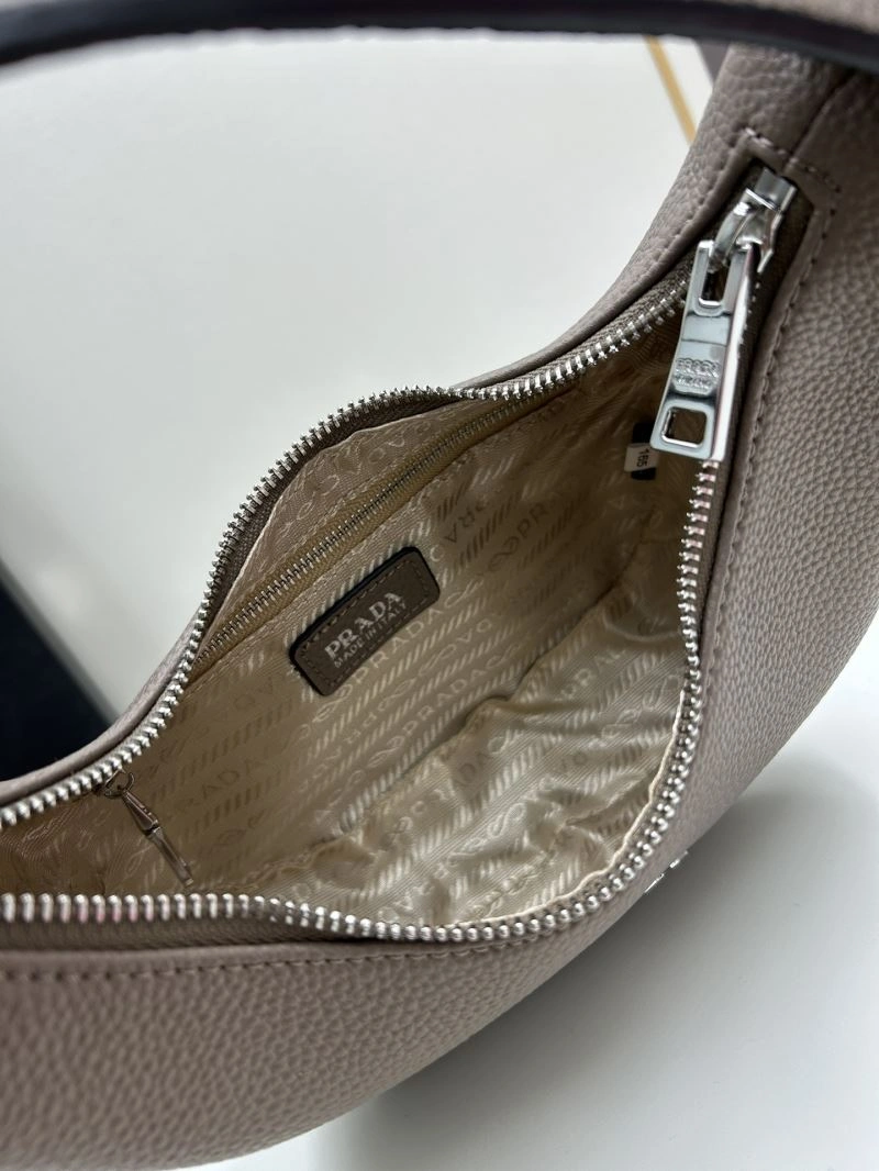 TravelReady Prada Hobo Bags 82993
