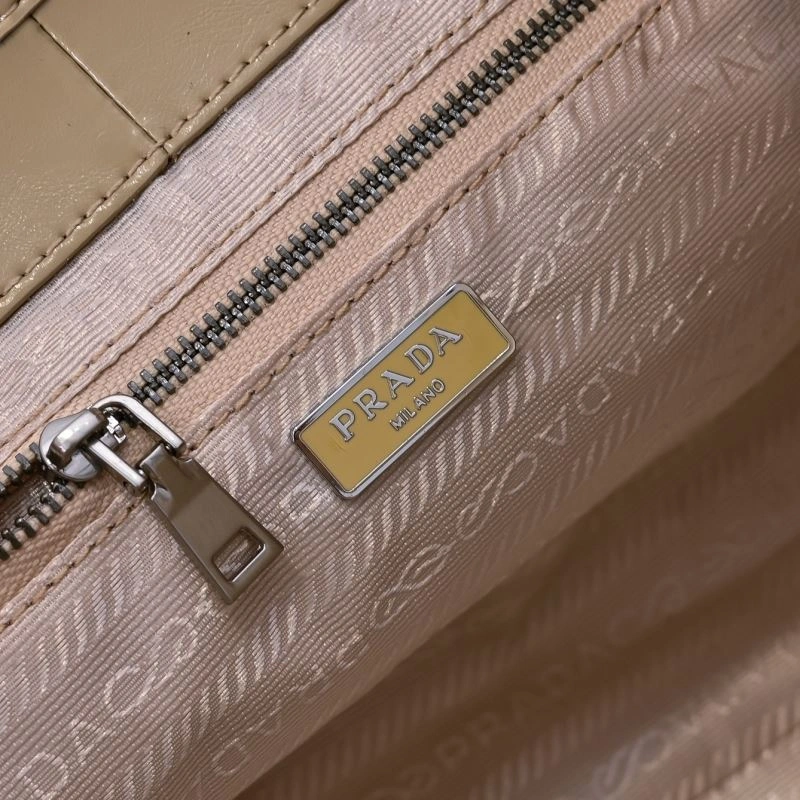 Prada Hobo Bags Lightweight 88479