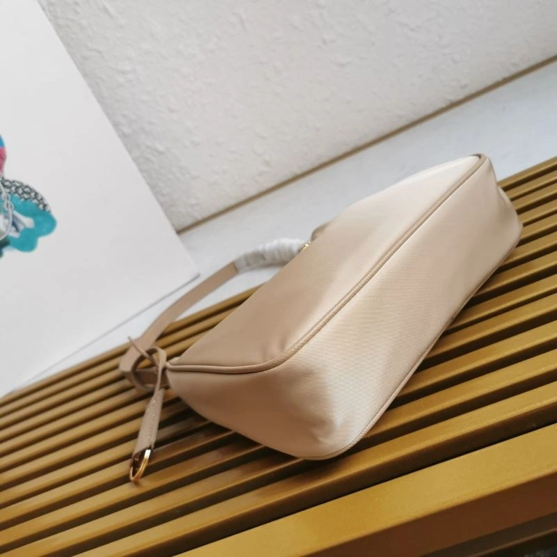 Chic Prada Hobo Bags 74917