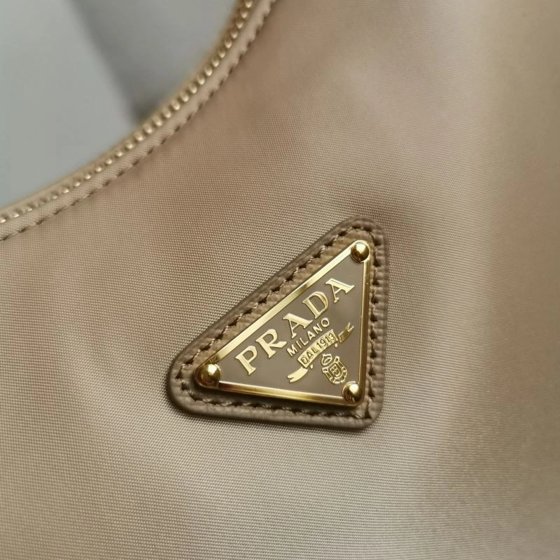 Chic Prada Hobo Bags 74917