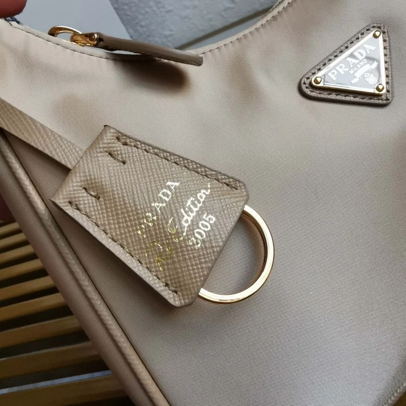 Chic Prada Hobo Bags 74917