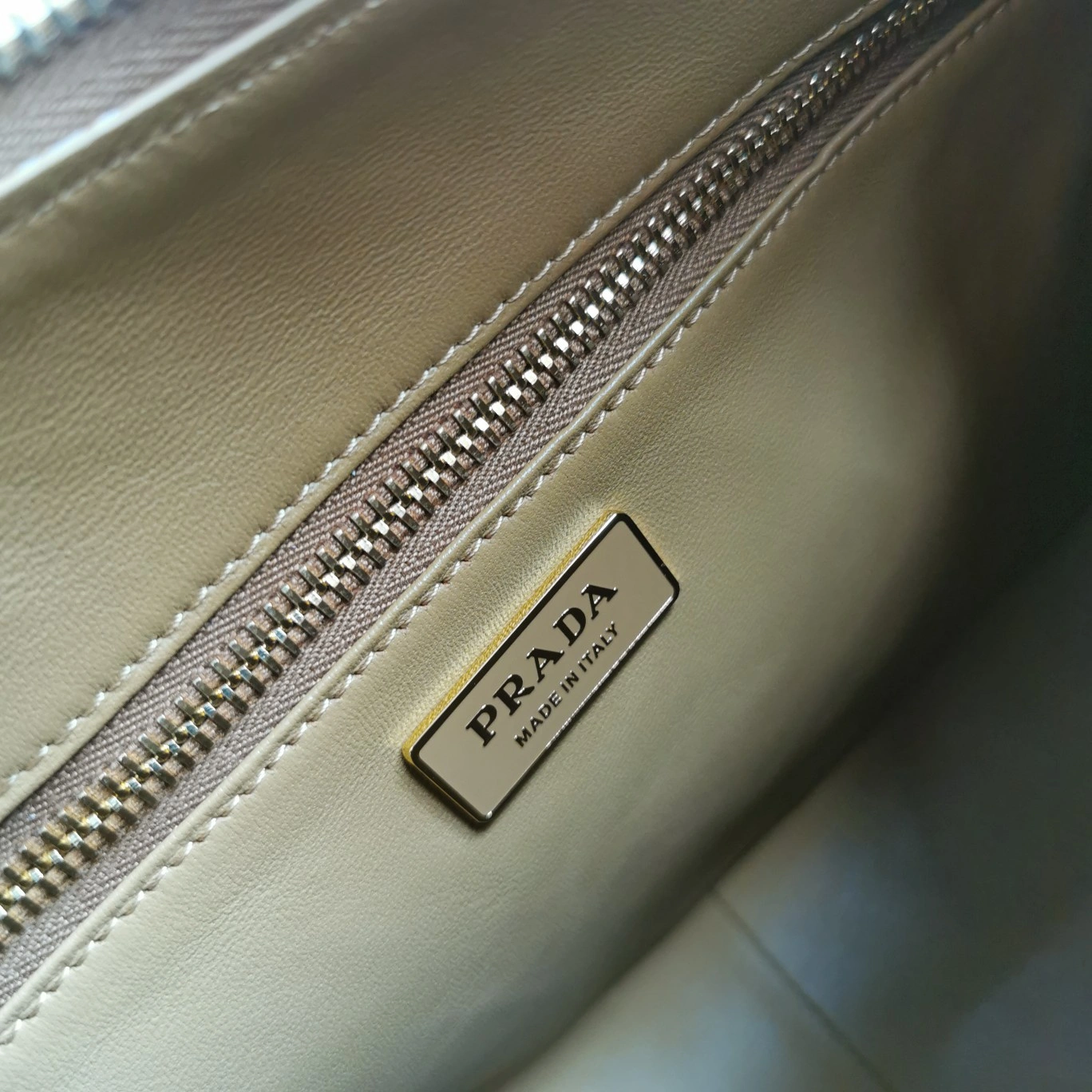 Prada Hobo Bags UrbanStyle 71601