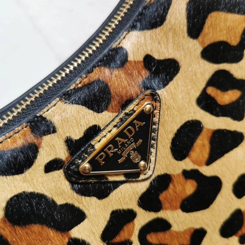 Chic Prada Hobo Bags 60667