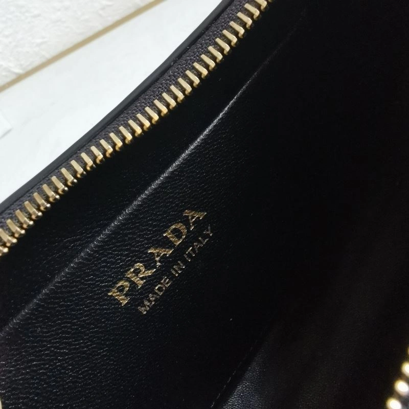 Chic Prada Hobo Bags 60667