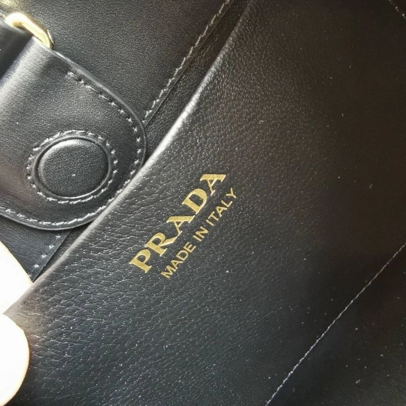 Effortless Prada Hobo Bags 60658