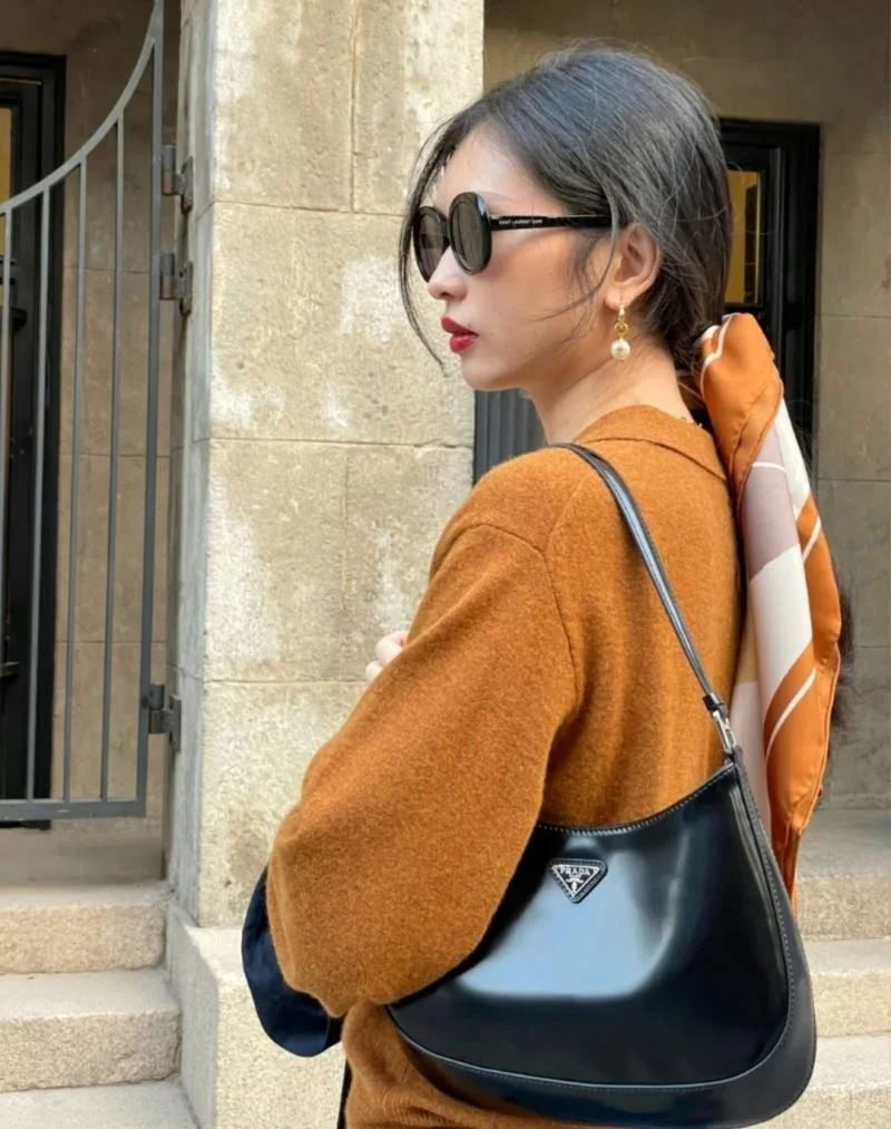 Prada Hobo Bags Vibrant 55637