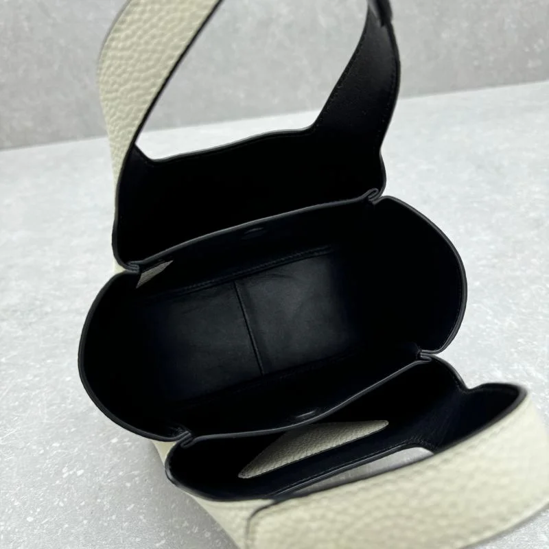 Versatile Prada Hobo Bags 55665