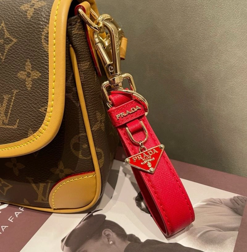 SmoothTexture Prada Keychains 265964