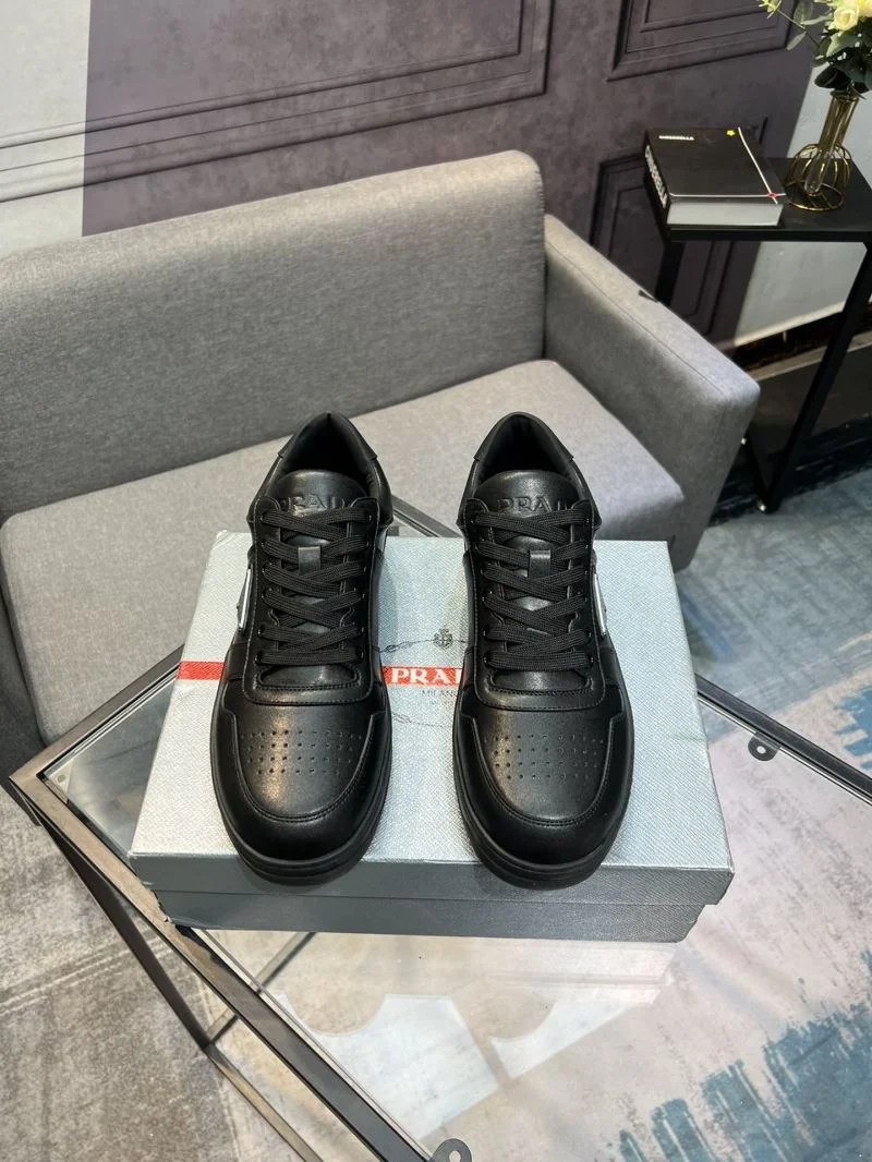 Casual Prada Low Shoes 33950