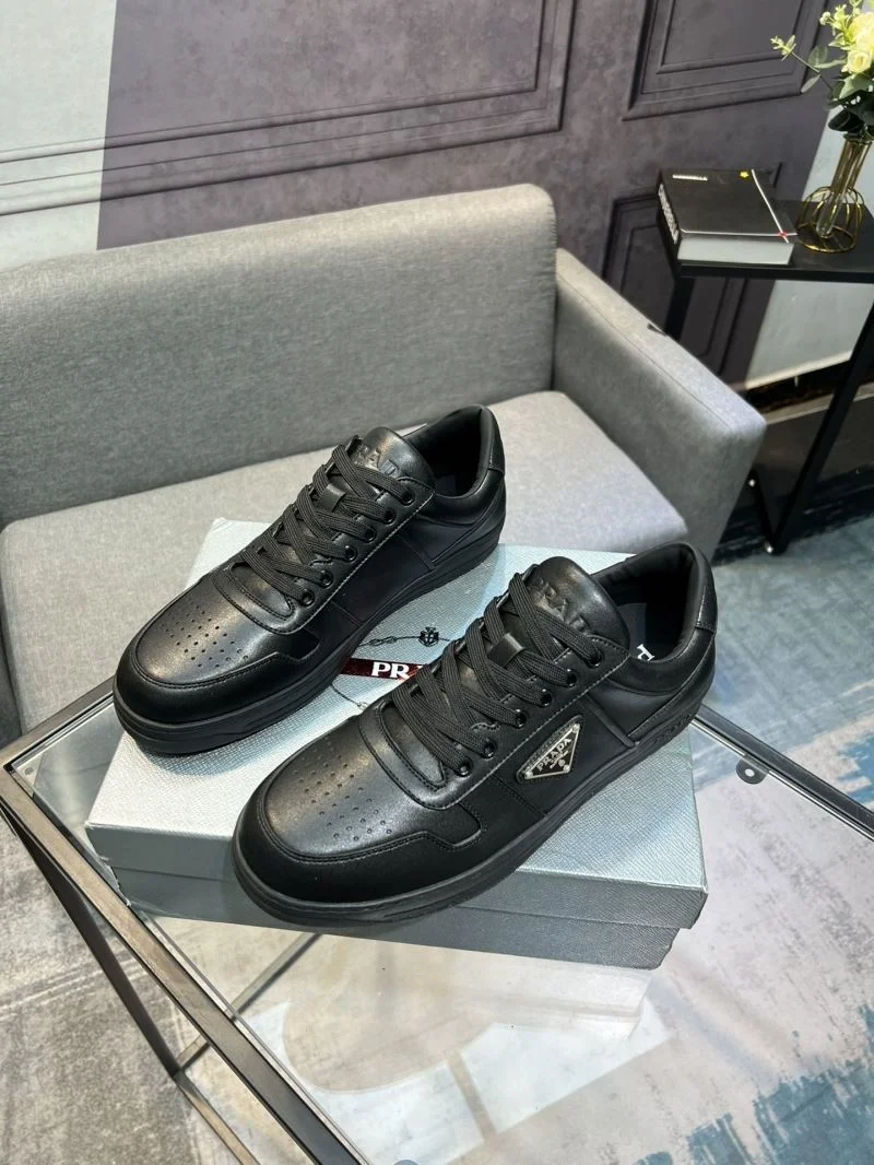 Casual Prada Low Shoes 33950