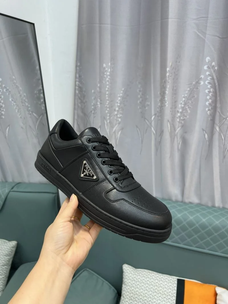 Casual Prada Low Shoes 33950