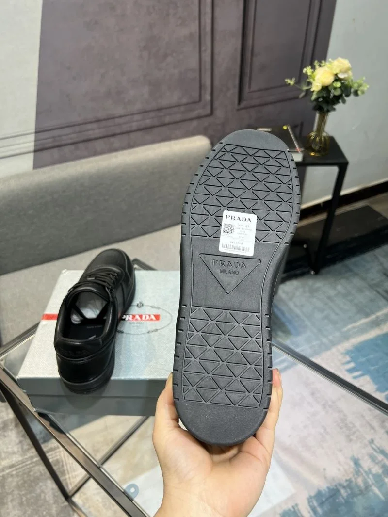 Casual Prada Low Shoes 33950