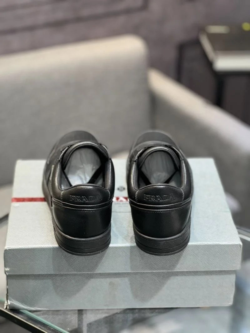 Casual Prada Low Shoes 33950