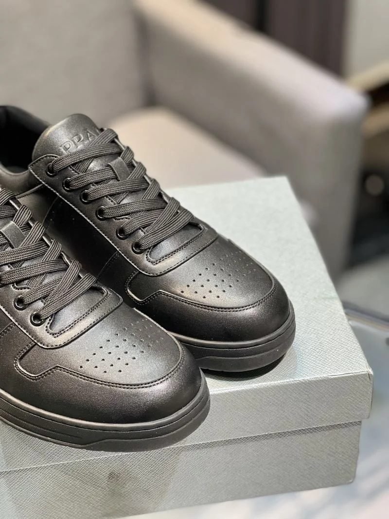 Casual Prada Low Shoes 33950