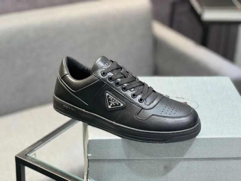 Casual Prada Low Shoes 33950