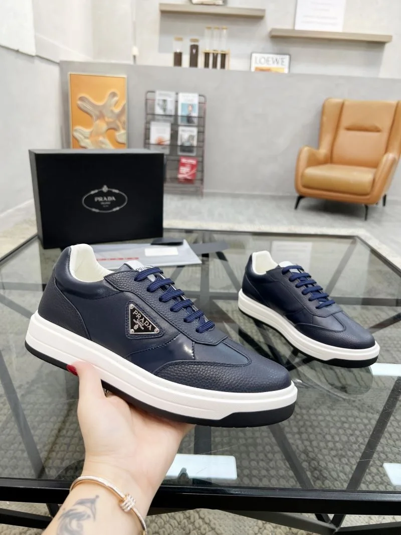 Classic Prada Low Shoes 33952