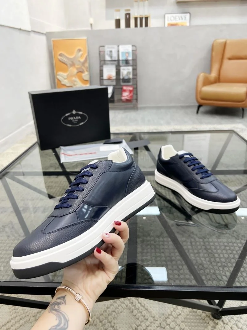 Classic Prada Low Shoes 33952