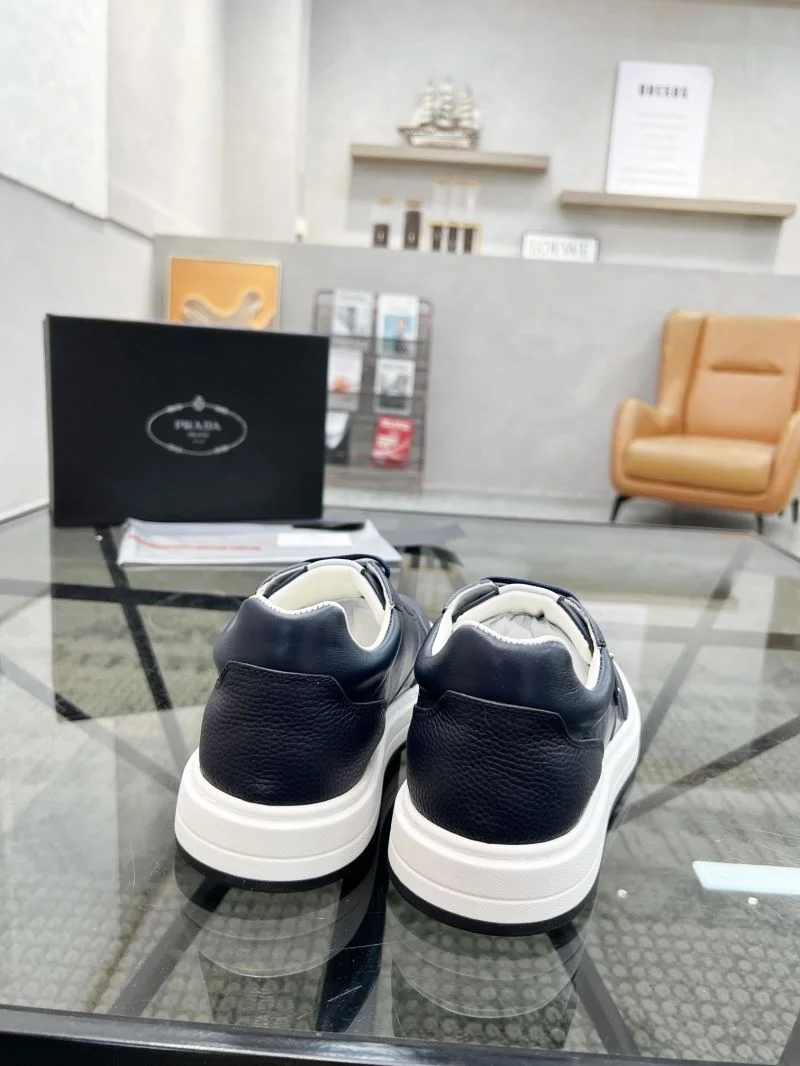 Classic Prada Low Shoes 33952