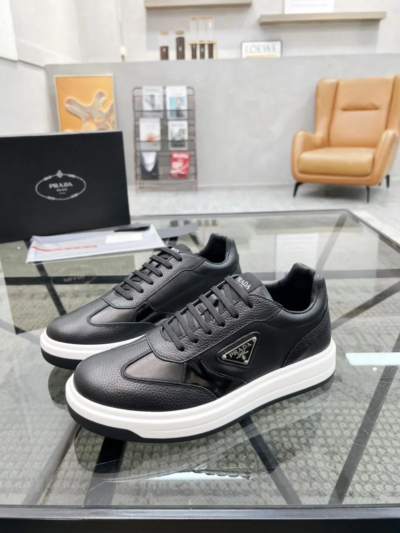 Durable Prada Low Shoes 33956