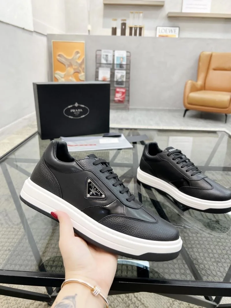 Durable Prada Low Shoes 33956