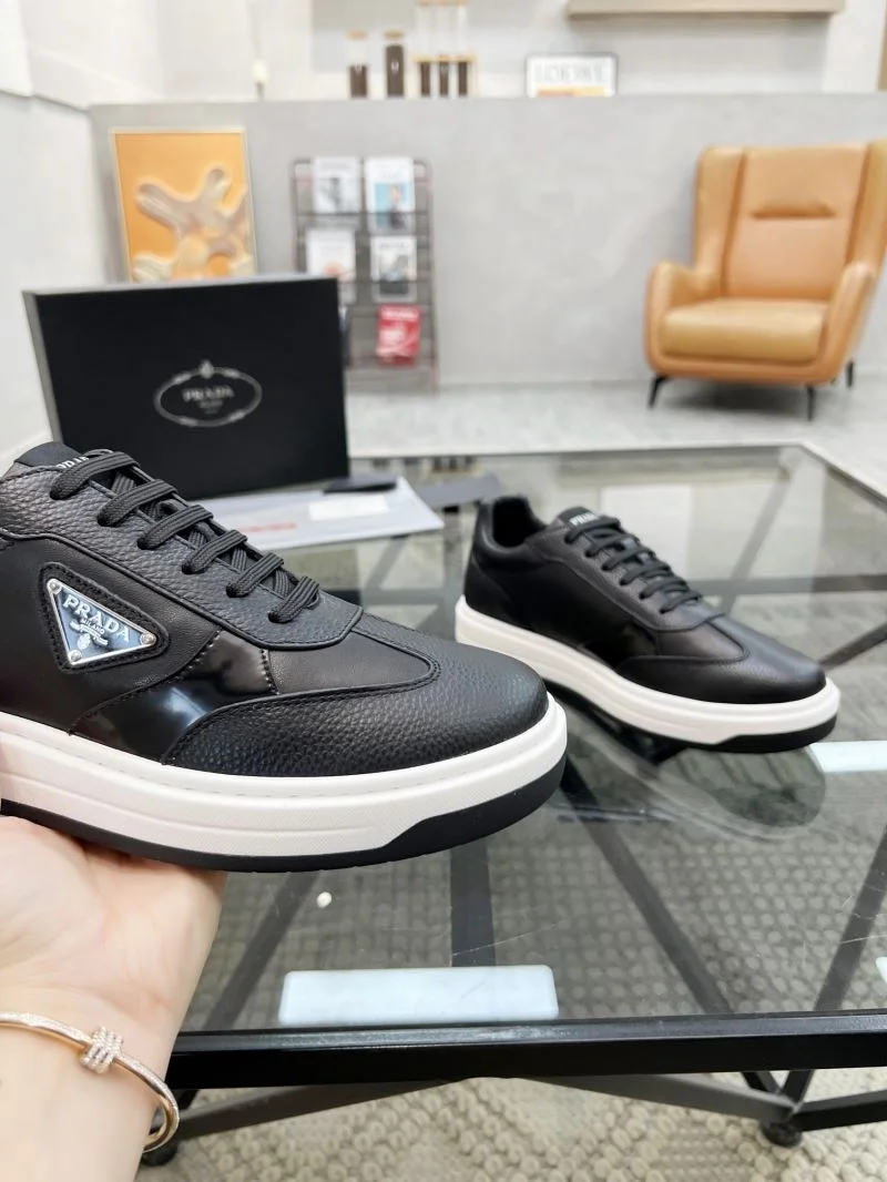 Durable Prada Low Shoes 33956