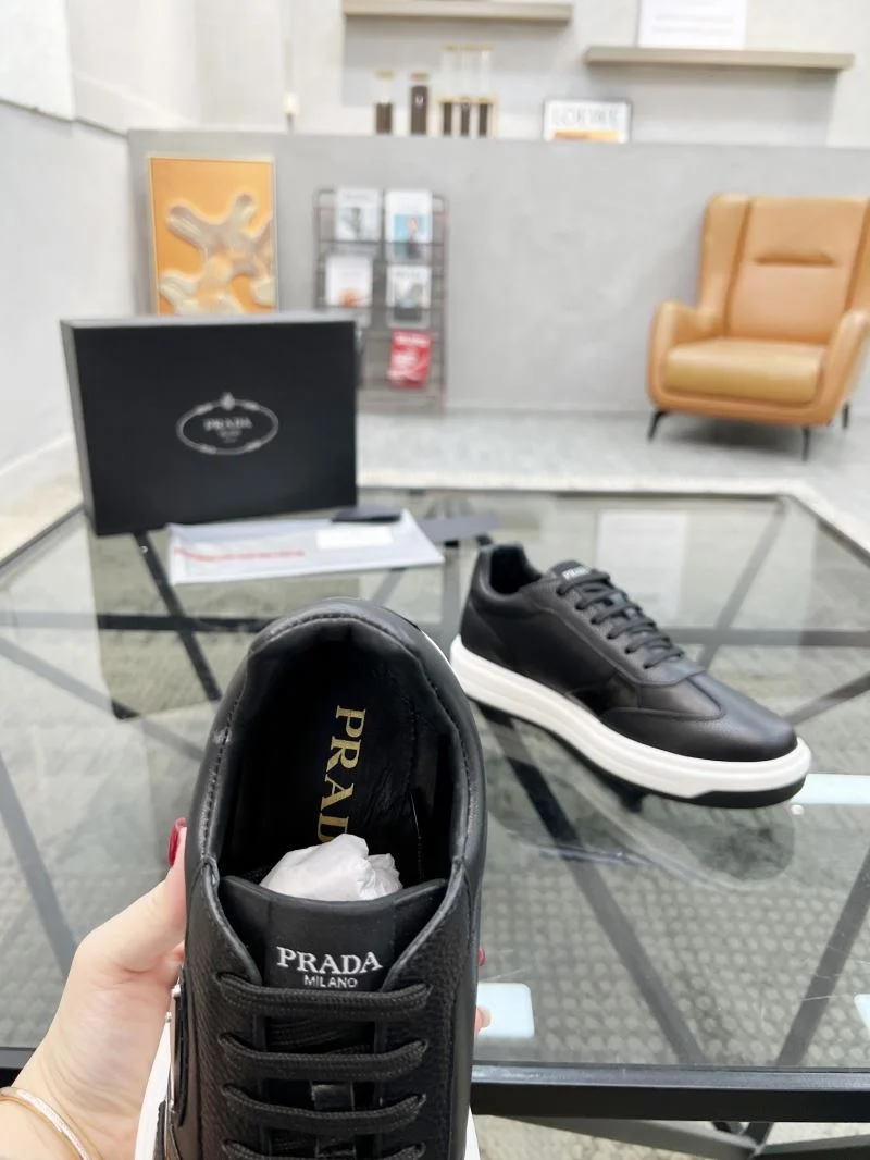 Durable Prada Low Shoes 33956