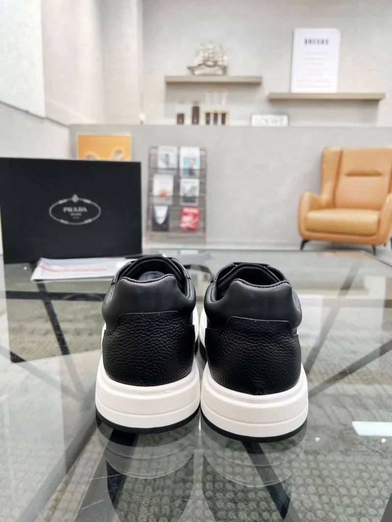 Durable Prada Low Shoes 33956