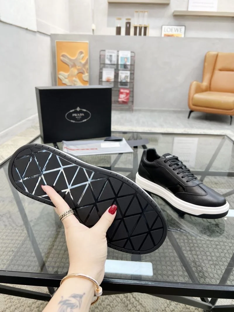 Durable Prada Low Shoes 33956
