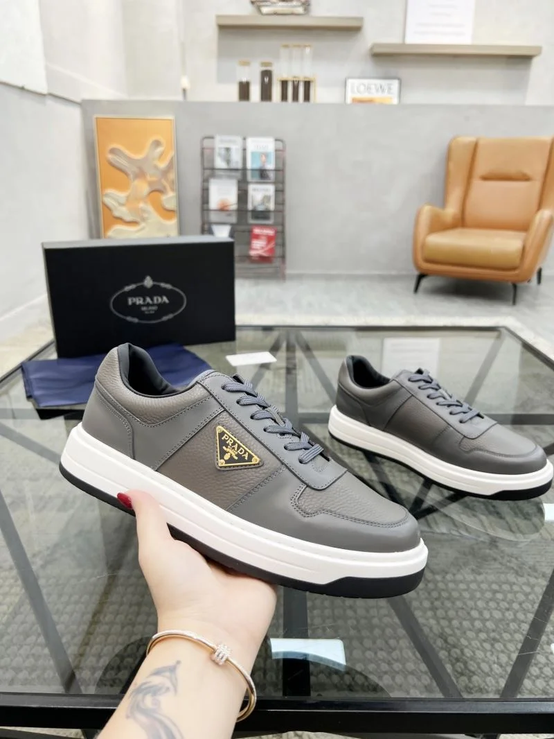 Effortless Prada Low Shoes 33977