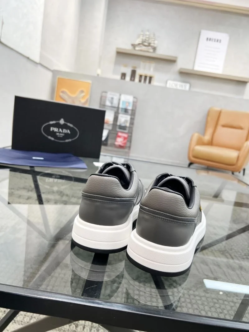 Effortless Prada Low Shoes 33977