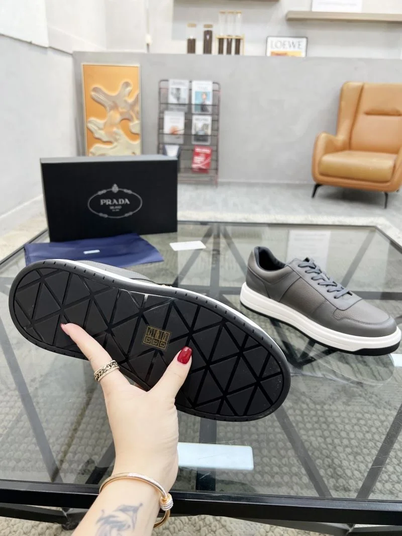 Effortless Prada Low Shoes 33977