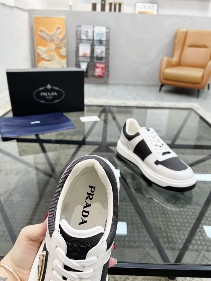 Prada Low Shoes Unisex 33970
