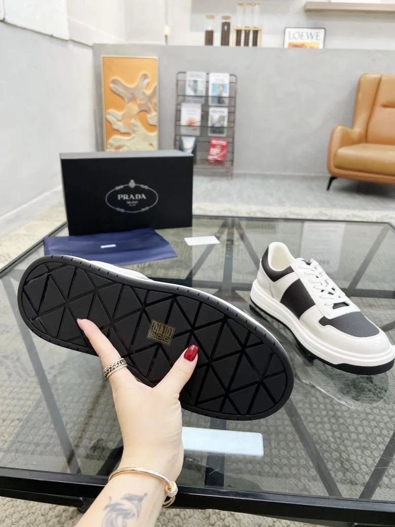 Prada Low Shoes Unisex 33970