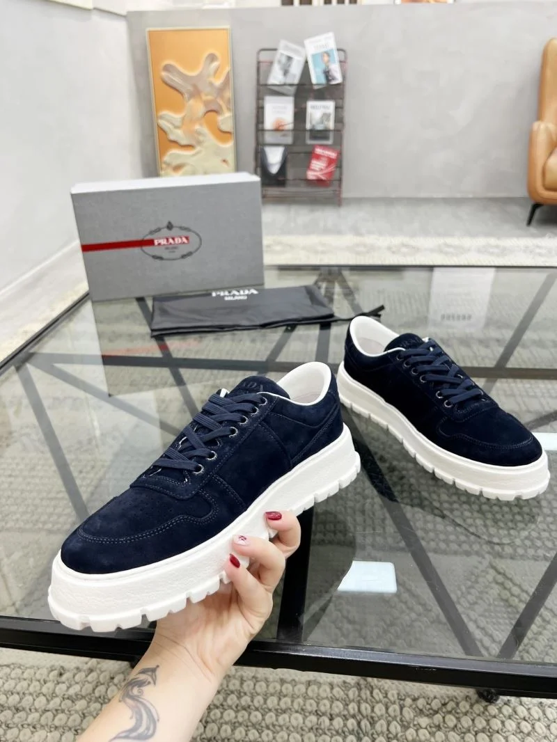 Vibrant Prada Low Shoes 33916