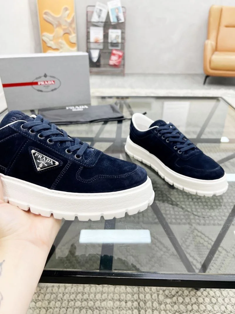 Vibrant Prada Low Shoes 33916