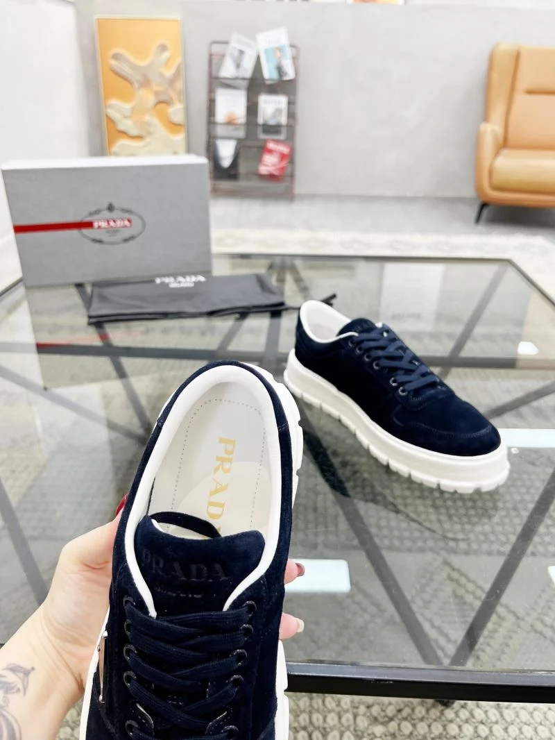 Vibrant Prada Low Shoes 33916