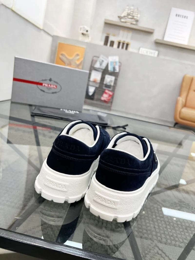 Vibrant Prada Low Shoes 33916